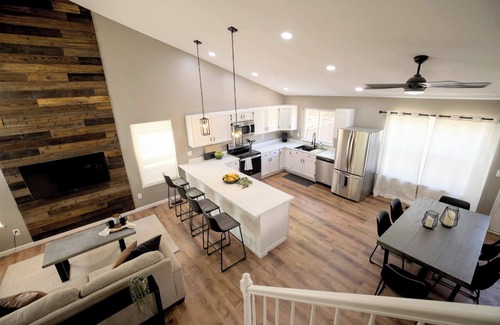 Northeast Colorado Springs House | Pet Friendly Mtn Getaway Ping Pong Table King Bed