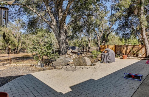 Mariposa House | Pet Friendly Mariposa Retreat with Spacious Patio!