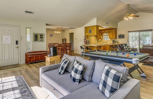 Mariposa Cottage | Pet Friendly Mariposa Retreat w/Spacious Patio!