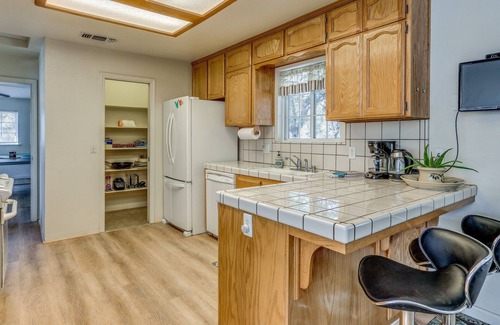 Mariposa Cottage | Pet Friendly Mariposa Retreat w/Spacious Patio!