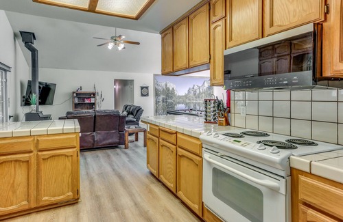 Mariposa Cottage | Pet Friendly Mariposa Retreat w/Spacious Patio!