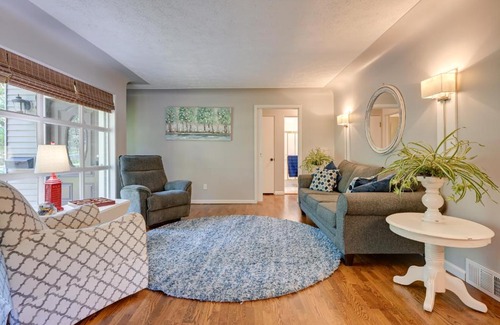 Owosso House | Pet-Friendly Michigan Escape with Patio and Gas Grill!