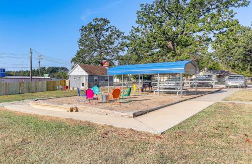 Dogwood Park Apartment | Pet Friendly! Norfork Lake Getaway with Fire Pit