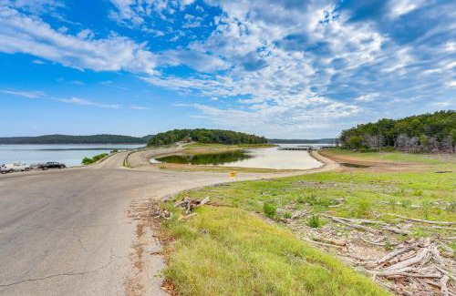 Dogwood Park Apartment | Pet Friendly! Norfork Lake Getaway with Fire Pit