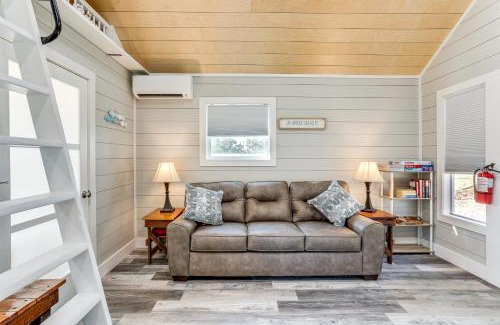 Dogwood Park Apartment | Pet Friendly! Norfork Lake Getaway with Fire Pit