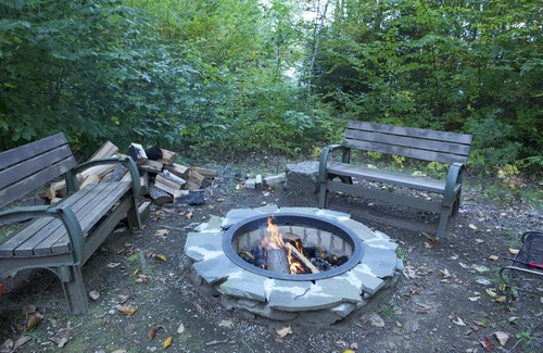 Purgatory House | Pet-Friendly, Peaceful 3-Bedroom Vacation Home on Cobboseecontee Lake