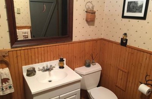 Wells Cottage | Pet friendly, Piney Grove! Beautiful lakeside, lake view, lake access cottage!