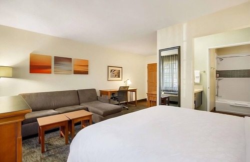 Carmel Mountain Ranch Hotel | Pet-Friendly Property w/Outdoor Pool, Parking, Near Carmel Mountain Plaza