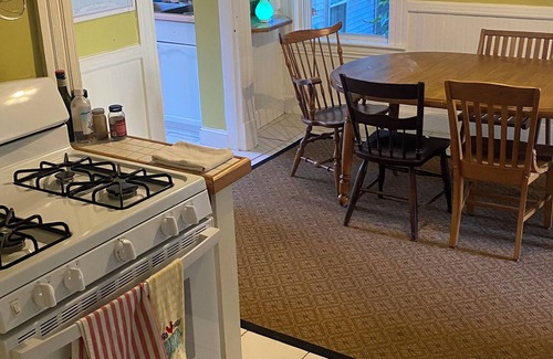 Amesbury Apartment | Pet friendly, quiet home away from home!