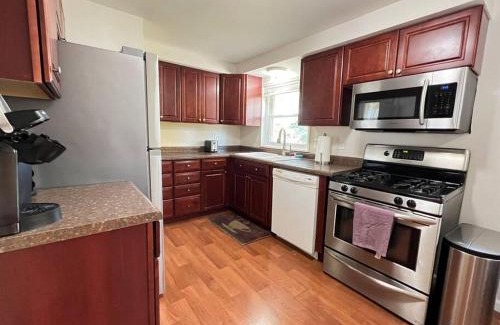 Wasco House | Pet Friendly Ranch Home 30 mins from O'Hare