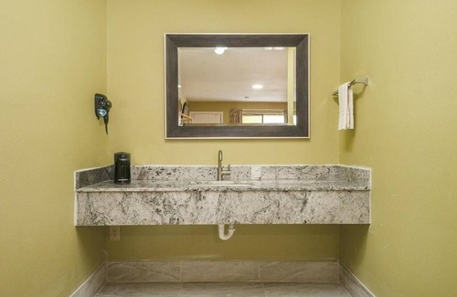 Aransas Pass Hotel | Pet Friendly Room by Aquarium + Parking, Close to Attractions