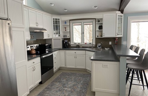 Plymouth House | Pet Friendly Ski House with Hot Tub