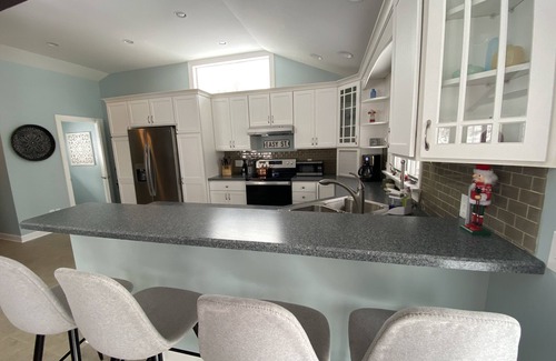 Plymouth House | Pet Friendly Ski House with Hot Tub