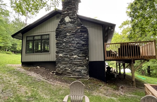 Plymouth House | Pet Friendly Ski House with Hot Tub