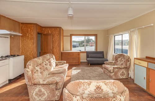 Himatangi Beach House | Pet friendly spacious bach close to the beach