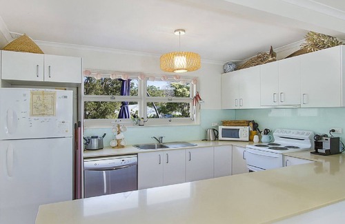 Pearl Beach House | Pet friendly, stroll to beach