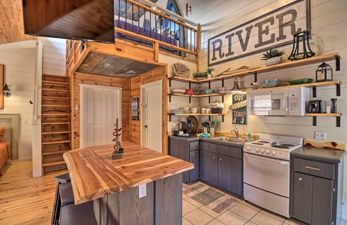 Mountain View Apartment | Pet-Friendly Studio w/Loft & Mountain Views!