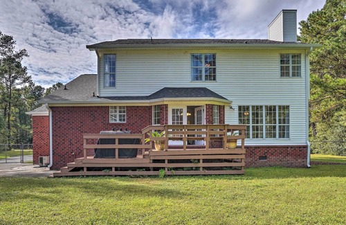 Huger Cottage | Pet-friendly Suburban Escape w/Deck & Grill!