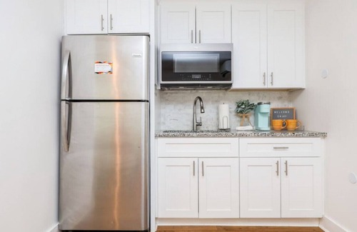 Villa Heights Apartment | Pet friendly tiny home in NoDa near Restaurants, Parks and Breweries