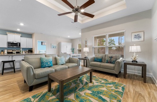 Upper Grand Lagoon House | Pet Friendly & 5 minute drive to the beach!