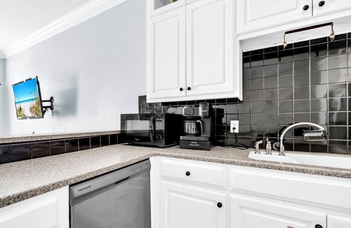 El Centro Beach Condo | ☀️Pet Friendly-Walk to Beach-Pool-Seaglass Shack☀️