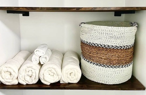 Karns House | Pet-Friendly w/Fenced Yard, Fast Wi-fi, King Bed