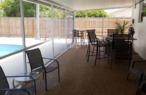 Vina Del Mar Island House | Pet Friendly.Walk to Pass-a-Grille Beach from Vina Del Mar private pool home