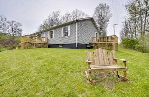 Zanesville Apartment | Pet-Friendly Zanesville Haven with Game Room!