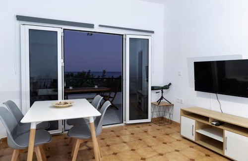 Makry Gialos Apartment | Peter & Paul Seaview House Private Parking, A/C