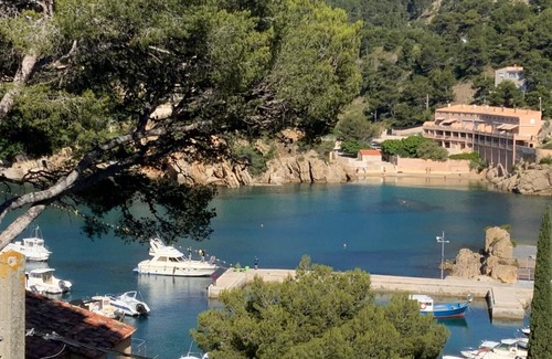 Ensues-la-Redonne Apartment | Petit Éden