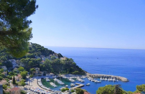 Ensues-la-Redonne Apartment | Petit Éden