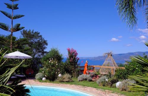 Calcatoggio Apartment | Petit coin de paradis, vue panoramique mer &montagne, piscine privée.