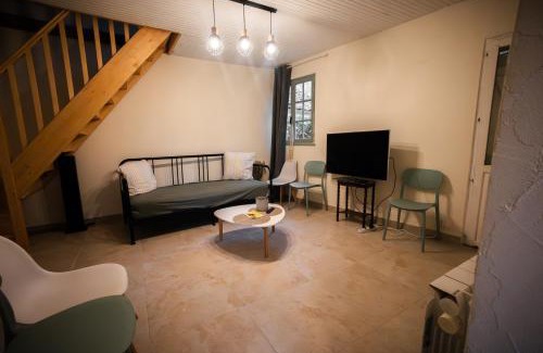 Saint-Christophe-des-Bardes House | Petit Chai au coeur de village