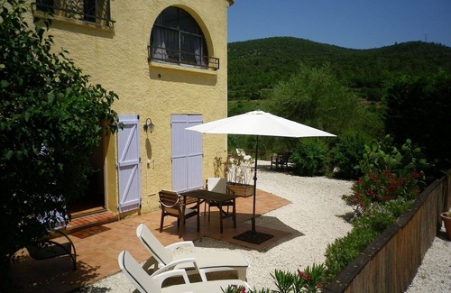 Le Luc Apartment | Petit gîte dans la campagne, centre VarnCosy gîte in the countryside, Provence