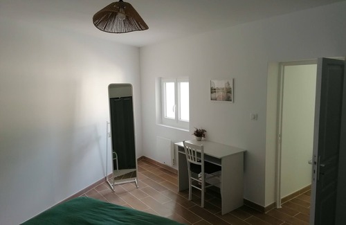 Saint-Cybardeaux House | Petite Maison Aménagée Dans une Ancienne Ferme