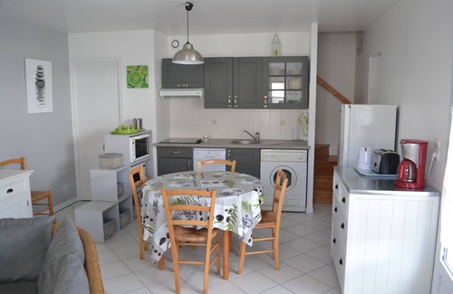 La Flotte Villa | Petite Villa Avec Jardinet Dans Pinède et Quartier Paisible