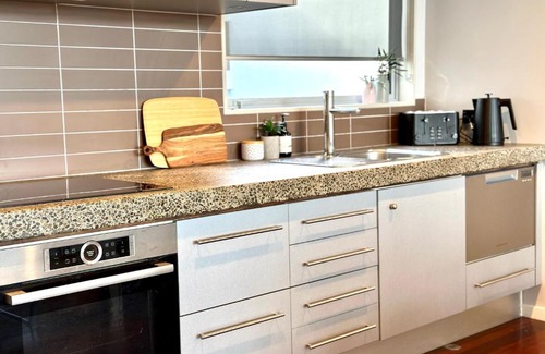 Petone Apartment | Petone - Central and Spacious