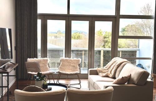 Petone Apartment | Petone - Central and Spacious