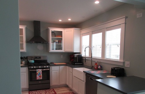 Prescott House | Pets are Welcomed to this Beautiful Downtown Prescott Bungalow