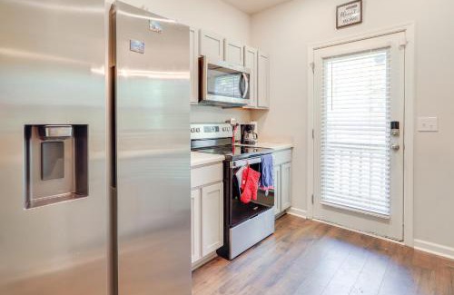 Riverdale House | Pets Welcome! Family Townhome with Yard in Atlanta