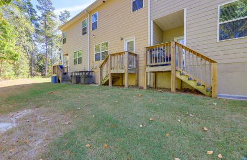 Riverdale House | Pets Welcome! Family Townhome with Yard in Atlanta