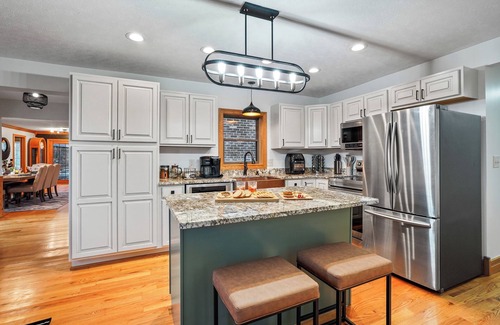 Laurelville House | PetsOK-SunsetViews-EpicGameroom-Hottub~Daybed
