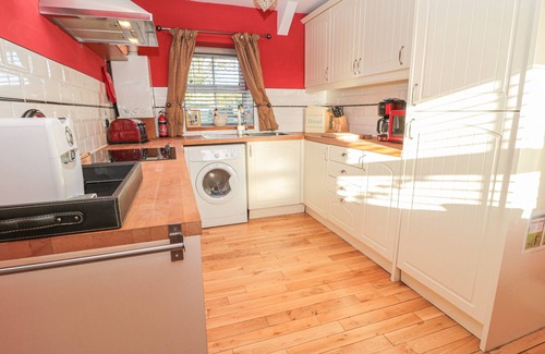 Hallington Cottage | PETTY KNOWES COTTAGE, pet friendly, with hot tub in Otterburn