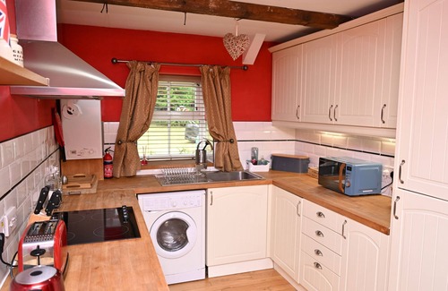 Hallington Cottage | PETTY KNOWES COTTAGE, pet friendly, with hot tub in Otterburn