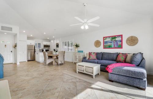 Palm Beach Gardens Apartment | PGA National Getaway Cozy Club Cottage