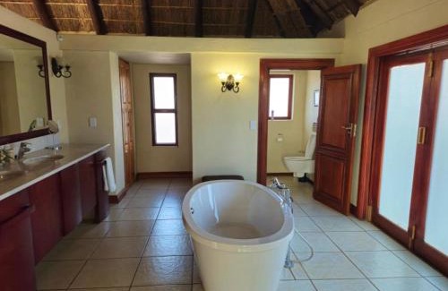 Thabazimbi Cabin | PHAKELA PRIVATE LODGE