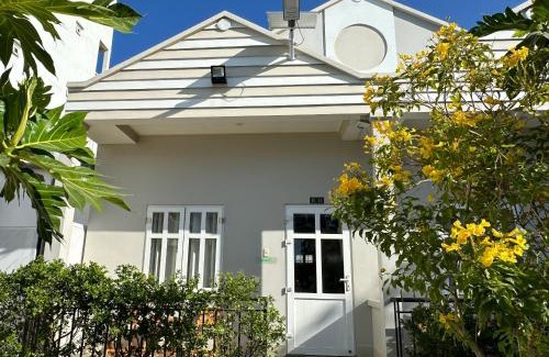 East Ham Tien Beach House | Pharos Guesthouse
