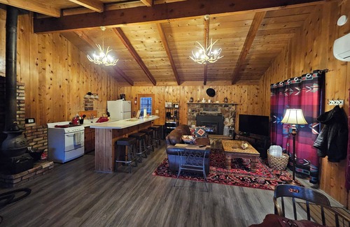 Julian Cabin | Pheasant Hill Cabin. Cozy and dog friendly.