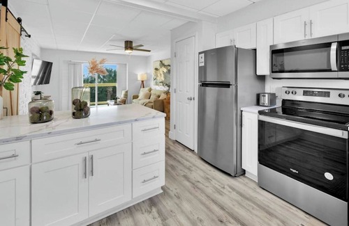 Fort Walton Beach Apartment | Phenomenal Waterfront 2BR Condo with Private Beach