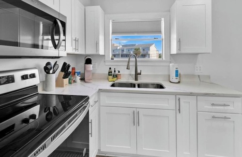 Fort Walton Beach Apartment | Phenomenal Waterfront 2BR Condo with Private Beach